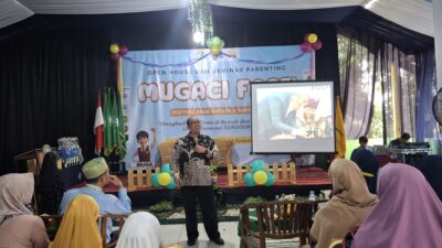 Orang Tua Siswa Antusias Ikuti Seminar Parenting