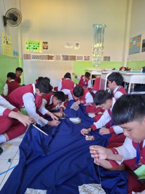 Menjahit Kain Perca Batik Tumbuhkan Jiwa Seni