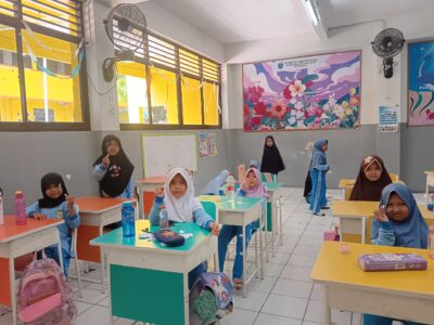 Pembagian Obat Cacing Bekerja Sama dengan Puskesmas Cileungsi
