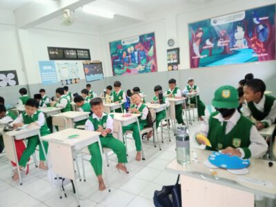 Membuat karya seni