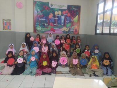 MEMBUAT KARYA SENI 3 DIMENSI BERUPA JAM DINDING