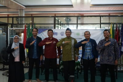 Up Grading Guru dan Karyawan Dorong Kualitas Layanan Sekolah Capai Target SPMB Di Atas 100%